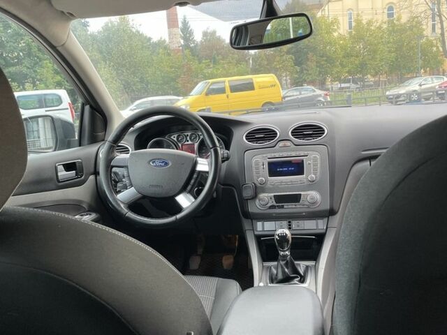 Черный Форд Фокус, объемом двигателя 1.6 л и пробегом 300 тыс. км за 5000 $, фото 7 на Automoto.ua