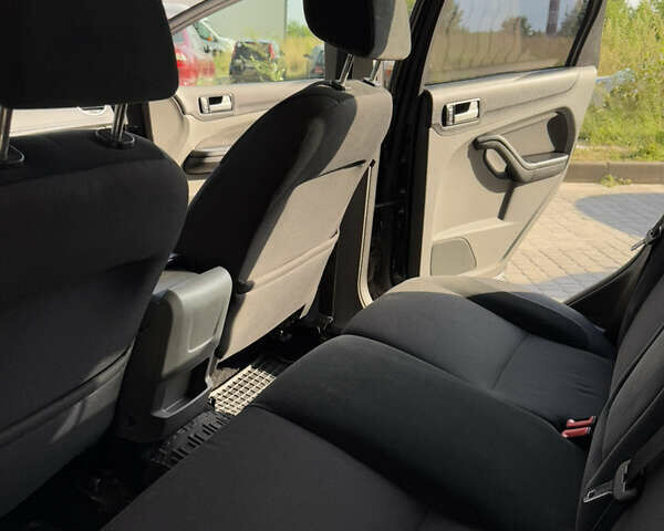 Черный Форд Фокус, объемом двигателя 1.6 л и пробегом 283 тыс. км за 5700 $, фото 58 на Automoto.ua