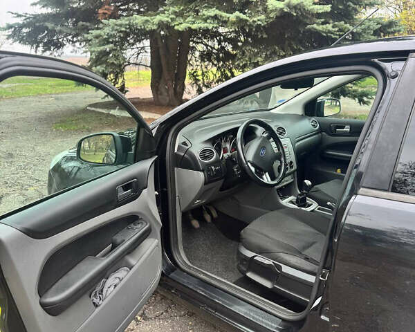 Черный Форд Фокус, объемом двигателя 1.8 л и пробегом 160 тыс. км за 5700 $, фото 6 на Automoto.ua