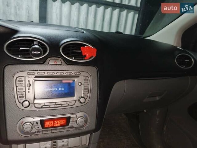 Черный Форд Фокус, объемом двигателя 1.6 л и пробегом 320 тыс. км за 4500 $, фото 8 на Automoto.ua