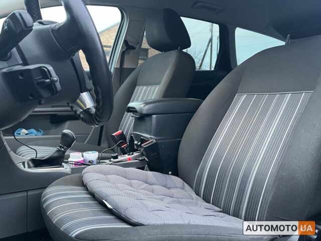 Черный Форд Фокус, объемом двигателя 1.6 л и пробегом 201 тыс. км за 5999 $, фото 8 на Automoto.ua