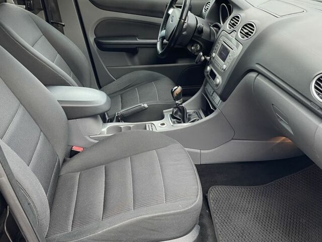 Черный Форд Фокус, объемом двигателя 1.6 л и пробегом 300 тыс. км за 5000 $, фото 19 на Automoto.ua