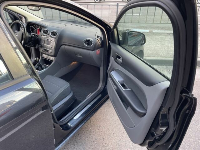 Черный Форд Фокус, объемом двигателя 1.6 л и пробегом 300 тыс. км за 5000 $, фото 14 на Automoto.ua