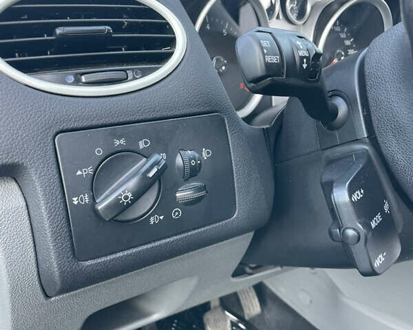 Черный Форд Фокус, объемом двигателя 1.6 л и пробегом 210 тыс. км за 4800 $, фото 28 на Automoto.ua