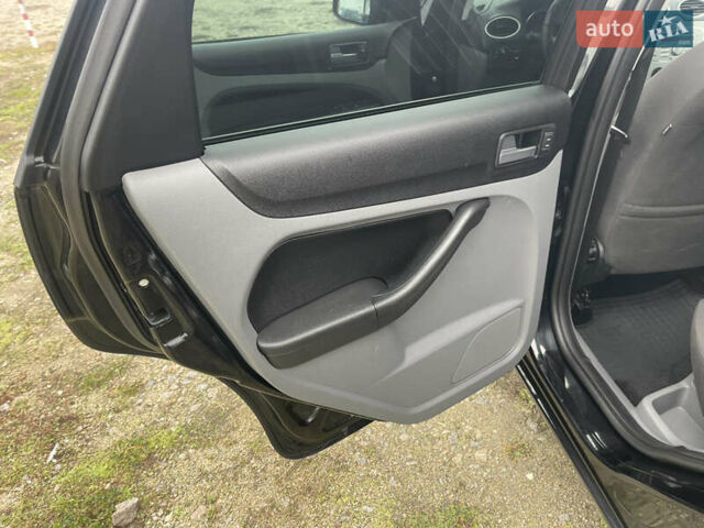 Черный Форд Фокус, объемом двигателя 1.6 л и пробегом 223 тыс. км за 6400 $, фото 47 на Automoto.ua