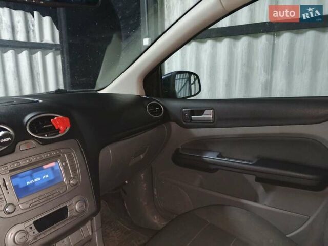 Черный Форд Фокус, объемом двигателя 1.6 л и пробегом 320 тыс. км за 4500 $, фото 4 на Automoto.ua
