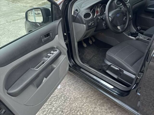 Чорний Форд Фокус, об'ємом двигуна 1.8 л та пробігом 215 тис. км за 5800 $, фото 7 на Automoto.ua