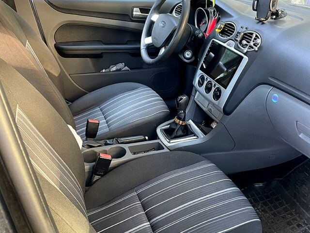 Чорний Форд Фокус, об'ємом двигуна 1.6 л та пробігом 235 тис. км за 5410 $, фото 6 на Automoto.ua