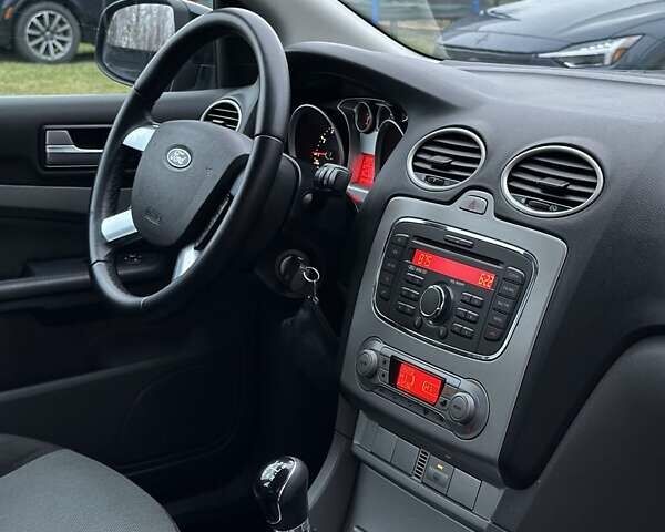 Чорний Форд Фокус, об'ємом двигуна 1.8 л та пробігом 211 тис. км за 5400 $, фото 32 на Automoto.ua