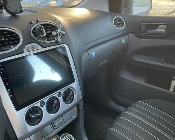 Чорний Форд Фокус, об'ємом двигуна 1.6 л та пробігом 235 тис. км за 5410 $, фото 9 на Automoto.ua