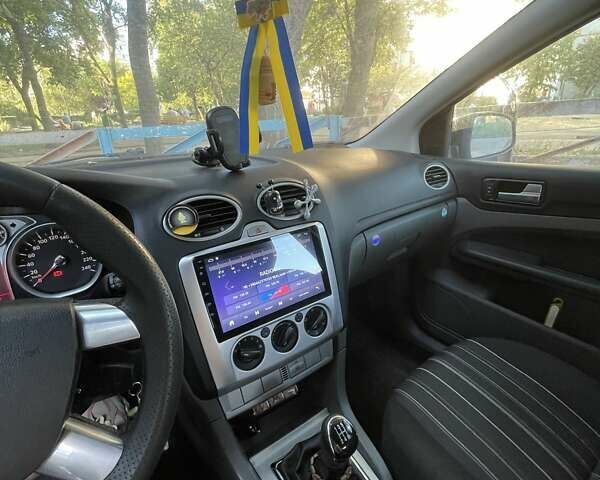 Чорний Форд Фокус, об'ємом двигуна 1.6 л та пробігом 235 тис. км за 5410 $, фото 5 на Automoto.ua