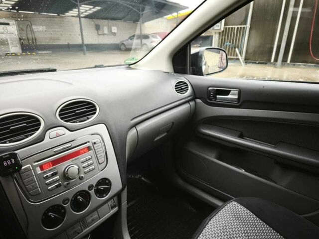 Черный Форд Фокус, объемом двигателя 1.6 л и пробегом 190 тыс. км за 5200 $, фото 10 на Automoto.ua