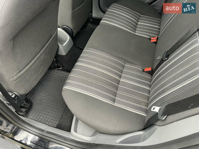 Черный Форд Фокус, объемом двигателя 1.6 л и пробегом 223 тыс. км за 6400 $, фото 48 на Automoto.ua