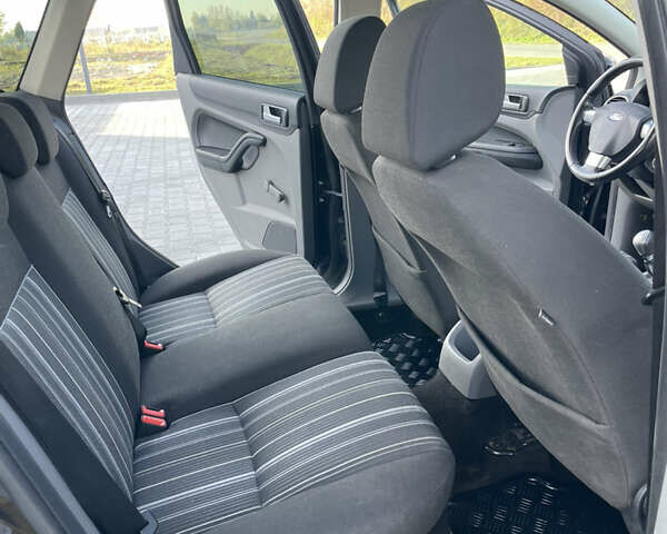 Черный Форд Фокус, объемом двигателя 1.6 л и пробегом 210 тыс. км за 4800 $, фото 19 на Automoto.ua