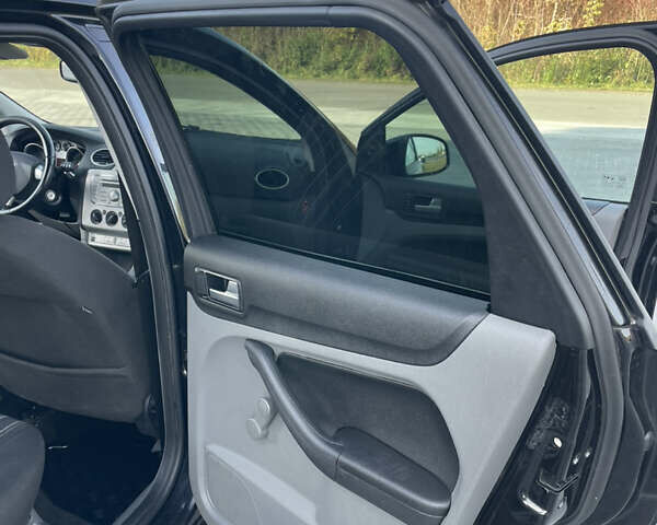 Черный Форд Фокус, объемом двигателя 1.6 л и пробегом 210 тыс. км за 4800 $, фото 20 на Automoto.ua