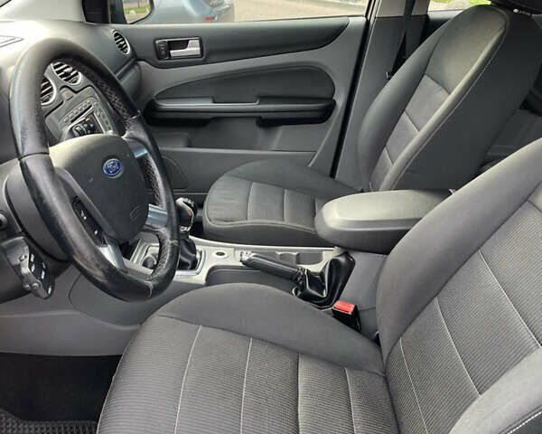 Черный Форд Фокус, объемом двигателя 1.6 л и пробегом 260 тыс. км за 5400 $, фото 17 на Automoto.ua