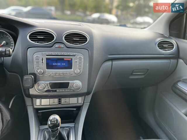 Черный Форд Фокус, объемом двигателя 1.6 л и пробегом 260 тыс. км за 5400 $, фото 22 на Automoto.ua