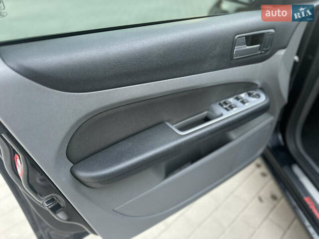 Черный Форд Фокус, объемом двигателя 1.56 л и пробегом 290 тыс. км за 5750 $, фото 10 на Automoto.ua