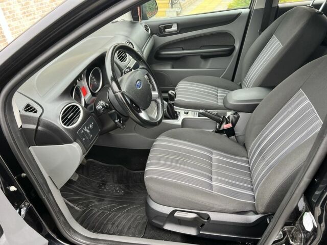 Черный Форд Фокус, объемом двигателя 1.6 л и пробегом 200 тыс. км за 5500 $, фото 18 на Automoto.ua