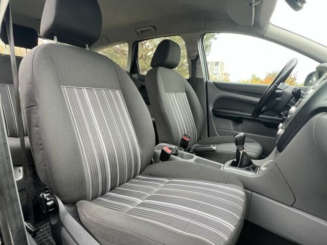 Черный Форд Фокус, объемом двигателя 1.6 л и пробегом 278 тыс. км за 4600 $, фото 14 на Automoto.ua