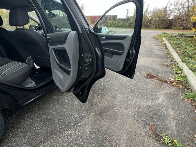 Черный Форд Фокус, объемом двигателя 1.6 л и пробегом 278 тыс. км за 4600 $, фото 8 на Automoto.ua