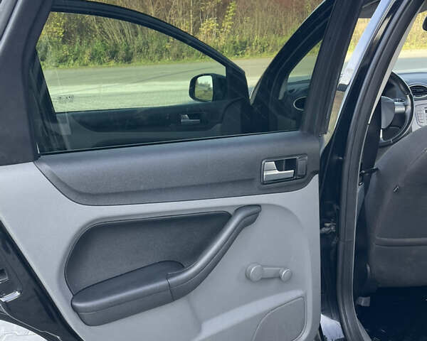 Черный Форд Фокус, объемом двигателя 1.6 л и пробегом 210 тыс. км за 4800 $, фото 22 на Automoto.ua