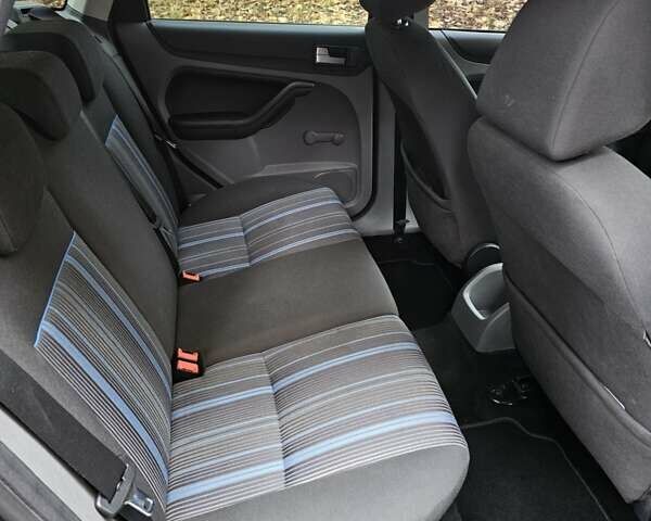 Черный Форд Фокус, объемом двигателя 1.8 л и пробегом 170 тыс. км за 6300 $, фото 13 на Automoto.ua