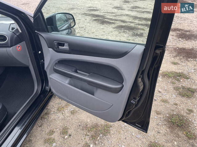 Черный Форд Фокус, объемом двигателя 1.6 л и пробегом 223 тыс. км за 6400 $, фото 57 на Automoto.ua