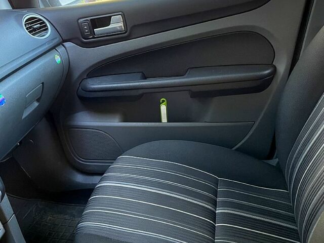 Чорний Форд Фокус, об'ємом двигуна 1.6 л та пробігом 235 тис. км за 5410 $, фото 5 на Automoto.ua