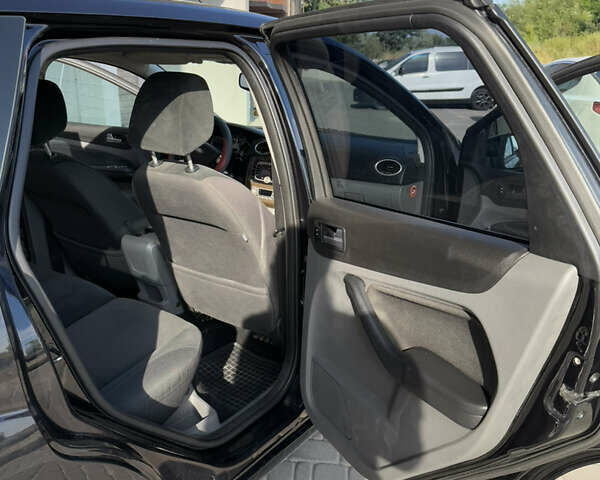 Черный Форд Фокус, объемом двигателя 1.6 л и пробегом 283 тыс. км за 5700 $, фото 48 на Automoto.ua