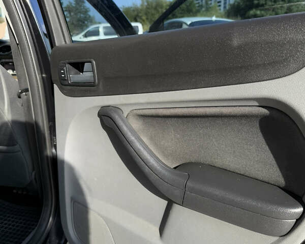 Черный Форд Фокус, объемом двигателя 1.6 л и пробегом 283 тыс. км за 5700 $, фото 27 на Automoto.ua