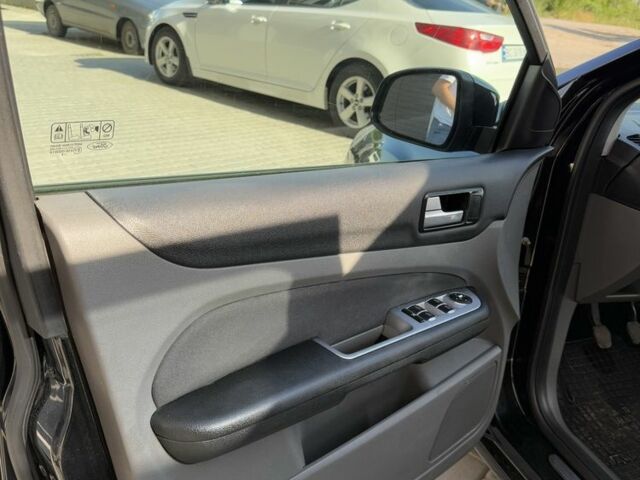 Черный Форд Фокус, объемом двигателя 1.6 л и пробегом 293 тыс. км за 5500 $, фото 15 на Automoto.ua