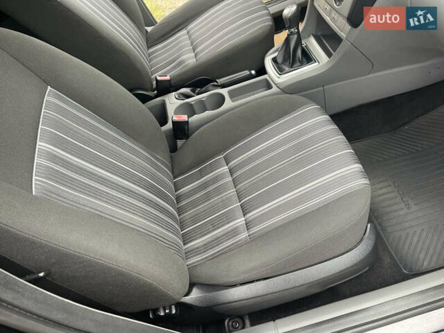 Черный Форд Фокус, объемом двигателя 1.6 л и пробегом 223 тыс. км за 6400 $, фото 58 на Automoto.ua