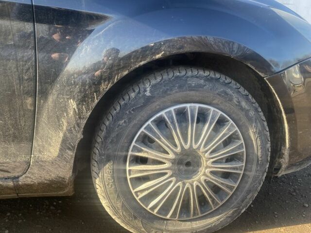 Черный Форд Фокус, объемом двигателя 1.6 л и пробегом 240 тыс. км за 4500 $, фото 2 на Automoto.ua