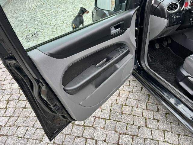 Черный Форд Фокус, объемом двигателя 1.6 л и пробегом 200 тыс. км за 5500 $, фото 19 на Automoto.ua