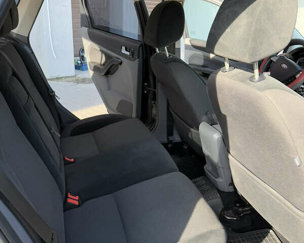 Черный Форд Фокус, объемом двигателя 1.6 л и пробегом 283 тыс. км за 5700 $, фото 49 на Automoto.ua