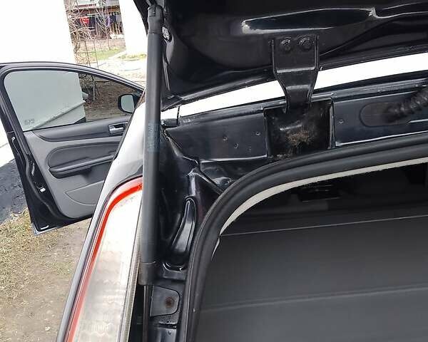 Черный Форд Фокус, объемом двигателя 1.8 л и пробегом 210 тыс. км за 5300 $, фото 19 на Automoto.ua