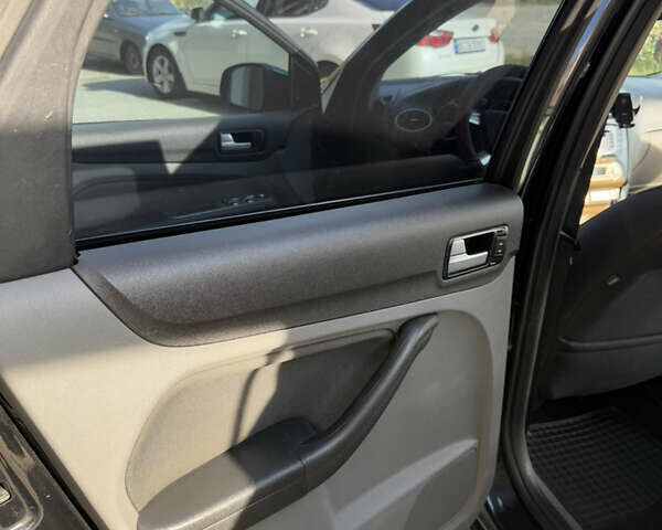 Черный Форд Фокус, объемом двигателя 1.6 л и пробегом 283 тыс. км за 5700 $, фото 37 на Automoto.ua