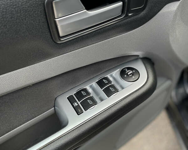 Черный Форд Фокус, объемом двигателя 1.6 л и пробегом 260 тыс. км за 5400 $, фото 19 на Automoto.ua