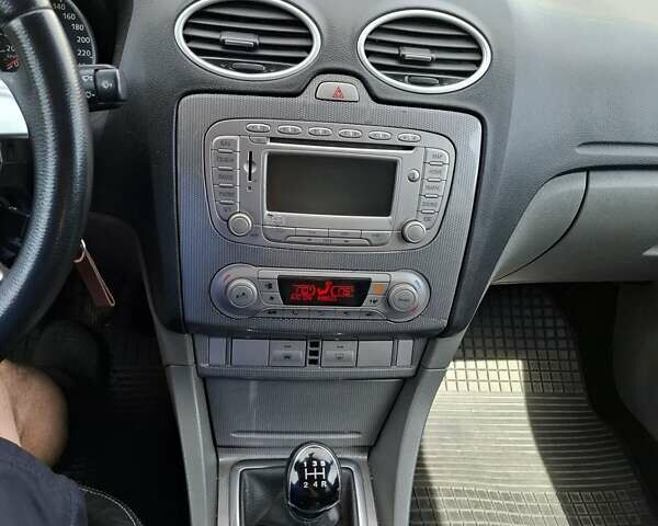 Черный Форд Фокус, объемом двигателя 1.56 л и пробегом 245 тыс. км за 5400 $, фото 5 на Automoto.ua