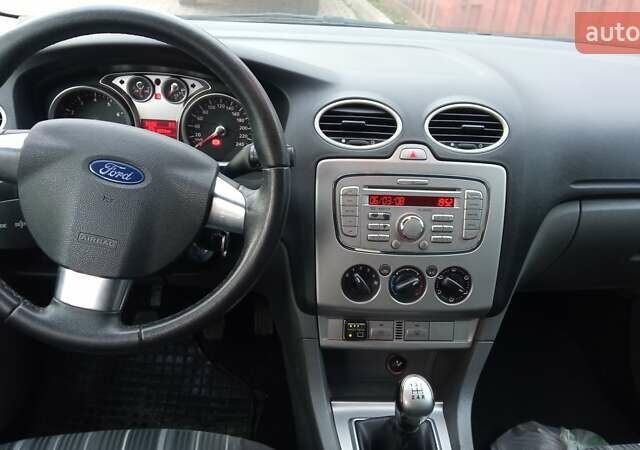 Черный Форд Фокус, объемом двигателя 1.6 л и пробегом 196 тыс. км за 5000 $, фото 4 на Automoto.ua