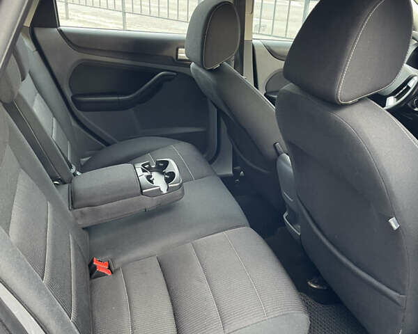 Черный Форд Фокус, объемом двигателя 1.6 л и пробегом 260 тыс. км за 5400 $, фото 15 на Automoto.ua