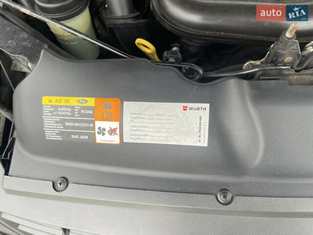 Черный Форд Фокус, объемом двигателя 1.6 л и пробегом 223 тыс. км за 6400 $, фото 69 на Automoto.ua