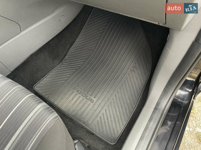 Черный Форд Фокус, объемом двигателя 1.6 л и пробегом 223 тыс. км за 6400 $, фото 59 на Automoto.ua