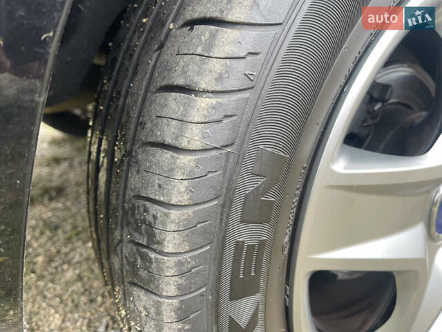 Черный Форд Фокус, объемом двигателя 1.6 л и пробегом 223 тыс. км за 6400 $, фото 18 на Automoto.ua