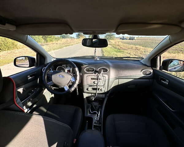 Черный Форд Фокус, объемом двигателя 1.56 л и пробегом 375 тыс. км за 5200 $, фото 7 на Automoto.ua