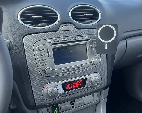 Черный Форд Фокус, объемом двигателя 1.6 л и пробегом 220 тыс. км за 5850 $, фото 7 на Automoto.ua