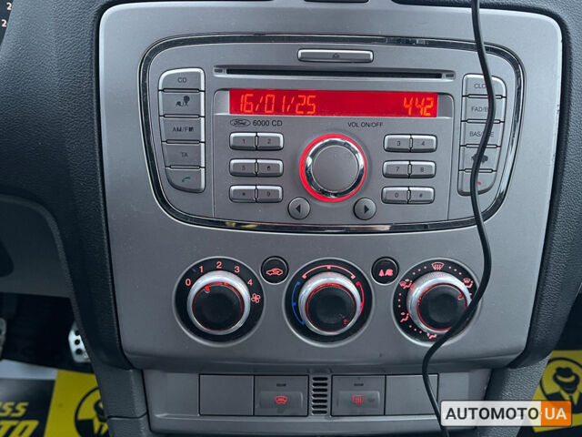 Черный Форд Фокус, объемом двигателя 1.6 л и пробегом 201 тыс. км за 5999 $, фото 12 на Automoto.ua