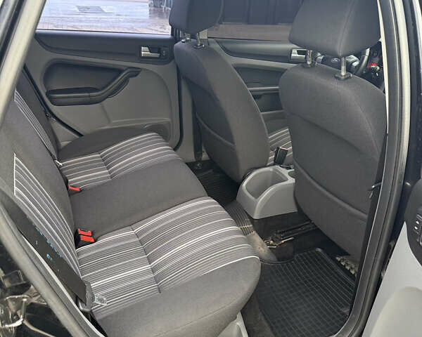 Черный Форд Фокус, объемом двигателя 1.6 л и пробегом 278 тыс. км за 5300 $, фото 14 на Automoto.ua