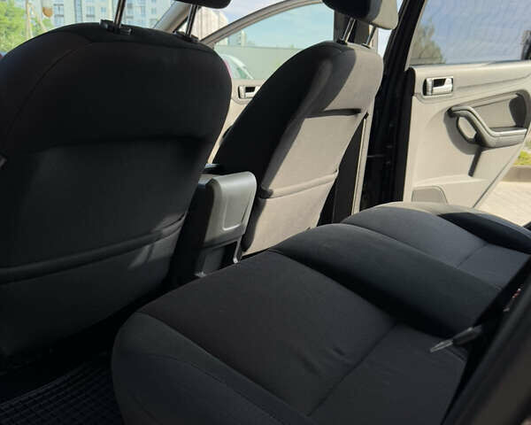 Черный Форд Фокус, объемом двигателя 1.6 л и пробегом 283 тыс. км за 5700 $, фото 28 на Automoto.ua